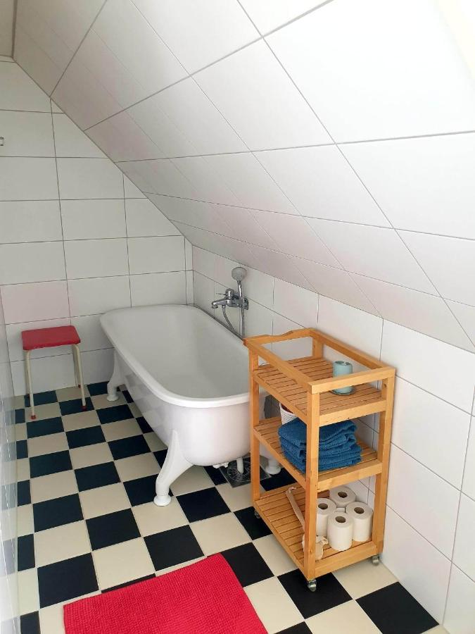 Egen Ovanvaning I Charmig Villa Naera Havet Ystad Extérieur photo